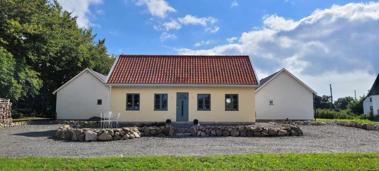 Litet Hus I Mysig By Naera Havet Villa Ystad Ngoại thất bức ảnh
