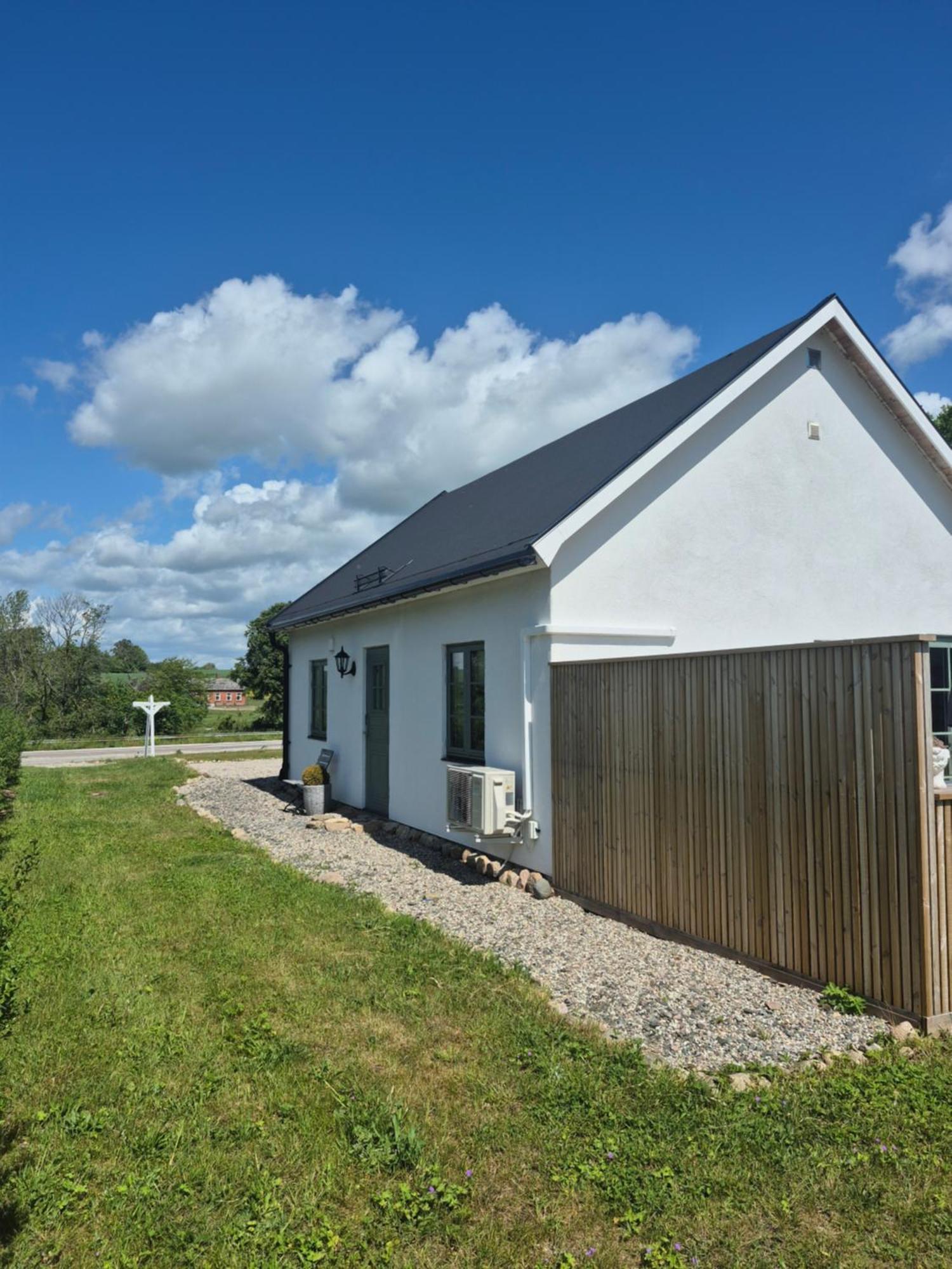 Litet Hus I Mysig By Naera Havet Villa Ystad Ngoại thất bức ảnh